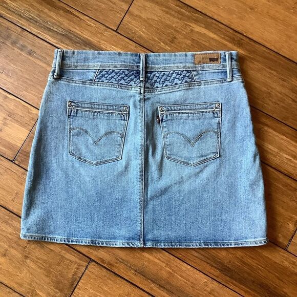 Levi’s Denim Mini Skirt - Picture 3 of 3